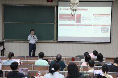 育、讲授设想、手艺东西全维度赋能教师AI素养提
