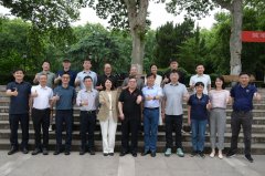 <b>取会专家一一详尽</b>